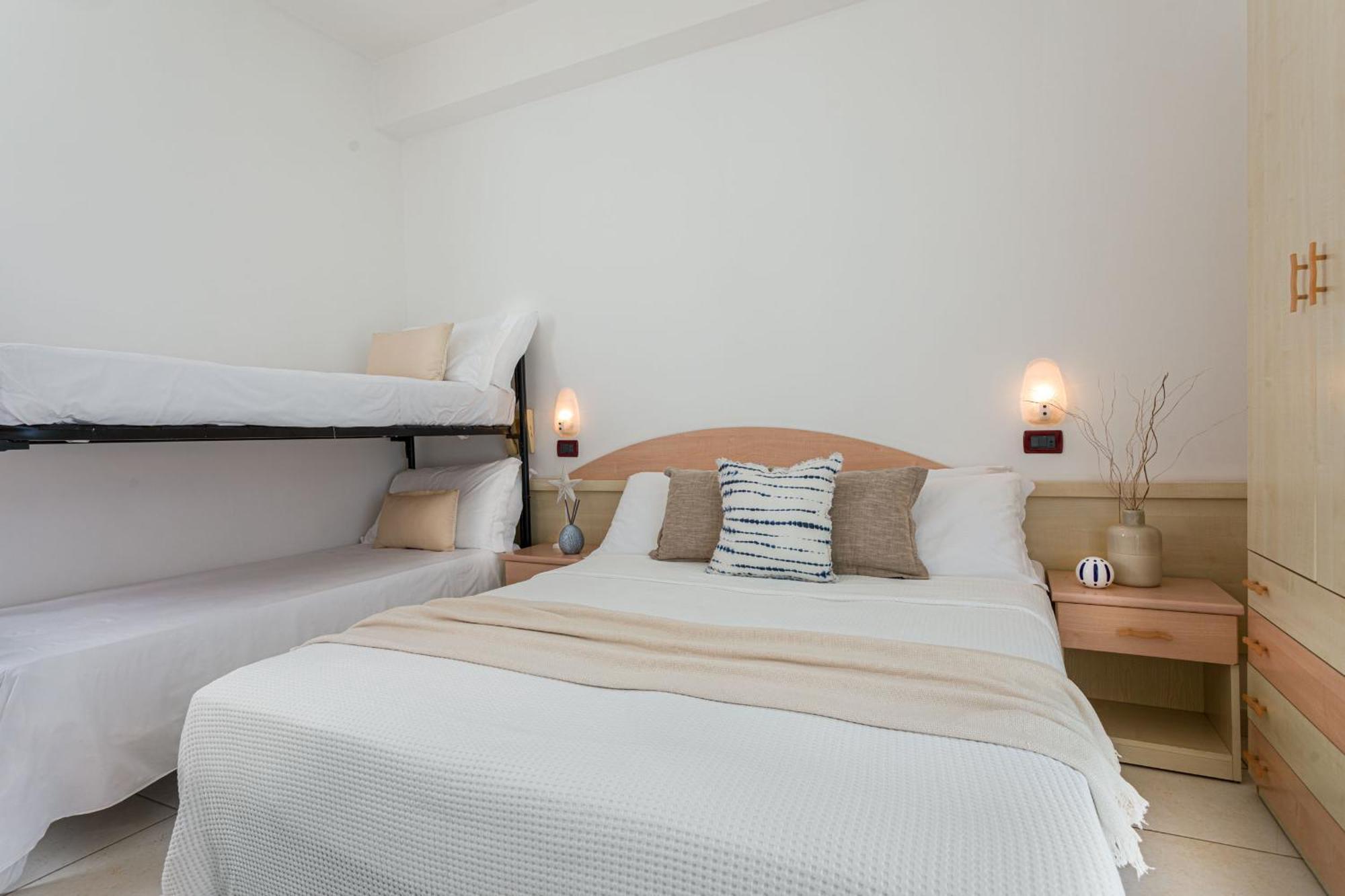 Hotel Teti เบลลาเรีย-อีเจอา มารีนา ภายนอก รูปภาพ