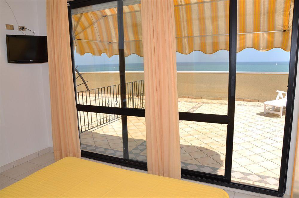 Hotel Teti เบลลาเรีย-อีเจอา มารีนา ภายนอก รูปภาพ