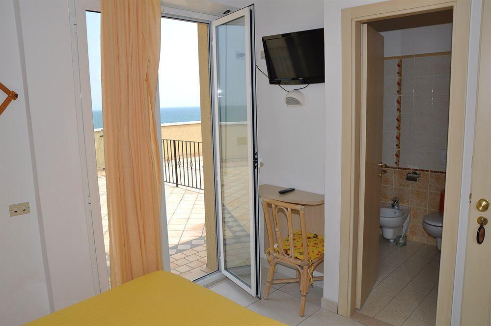 Hotel Teti เบลลาเรีย-อีเจอา มารีนา ภายนอก รูปภาพ