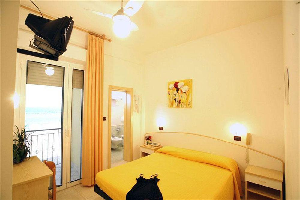 Hotel Teti เบลลาเรีย-อีเจอา มารีนา ภายนอก รูปภาพ